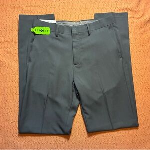 Haggar H26 Men's Stretch
Straight Fit Trousers - Dark Gray - Size
32×34